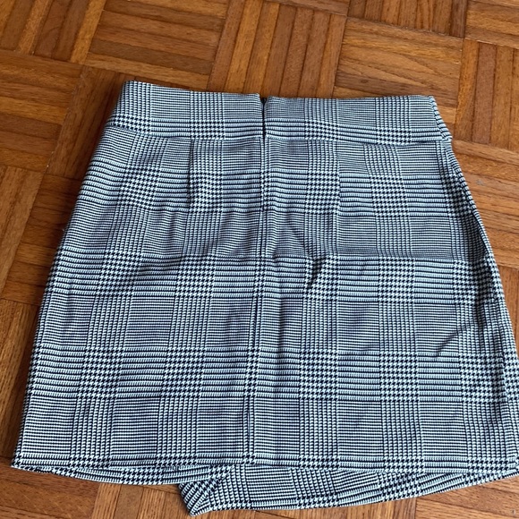 Le Château Houndstooth mini skirt - Picture 4 of 4